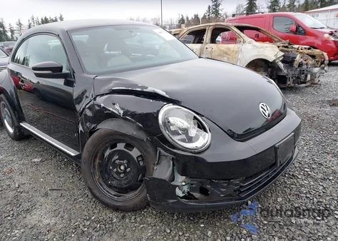2016 Volkswagen Beetle 1.8T Classic z USA, uszkodzony, nr VIN 3VWF17AT6GM636354